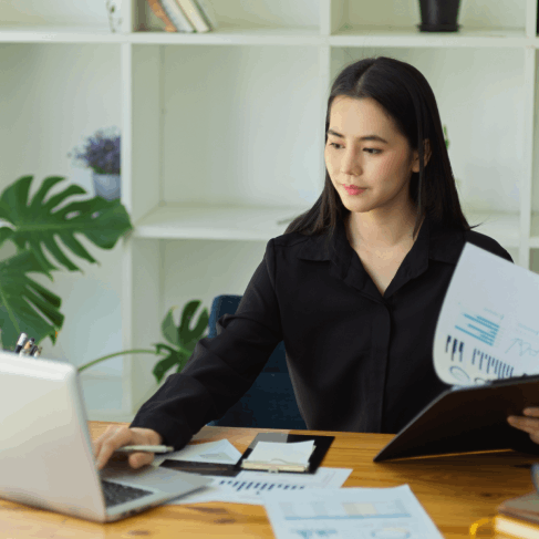 Customer using accurate Death Certificate translation for global use, ensuring compliance with international legal standards.