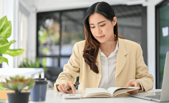 A project manager reviews medical records for Vietnamese Translation Services in Massachusetts with accuracy.